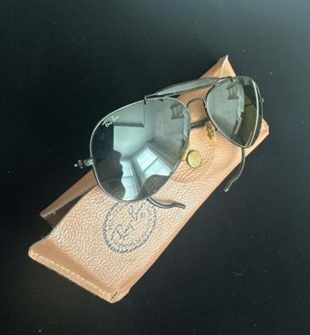 Vintage Bausch & Lomb Ray-Ban Outdoorsman Black Chrome Aviator Sunglasses with C